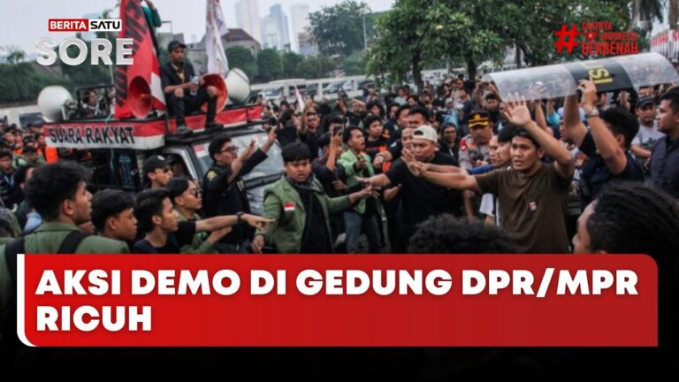 Berita DPR di Demo: Suara Rakyat Menggema di Depan Gedung Parlemen